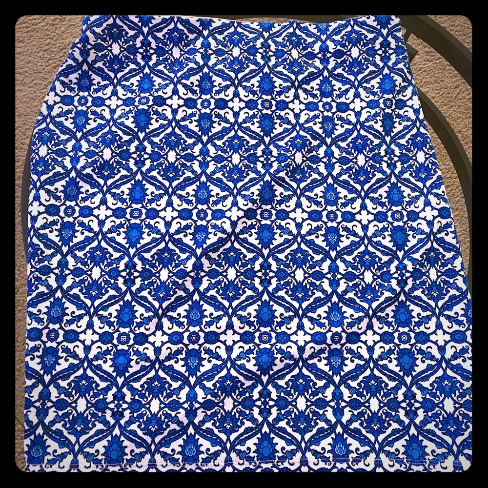Woman’s 3X - deep blue paisley casual skirt